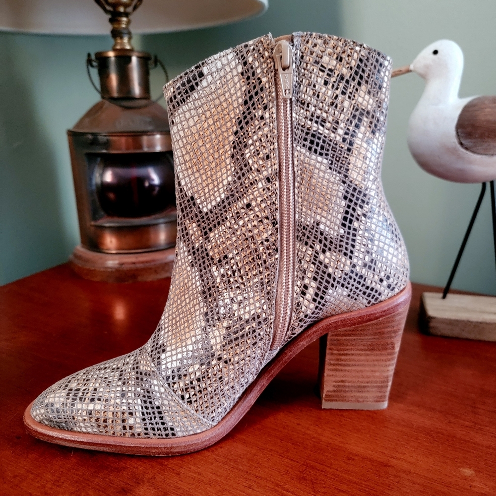 Free People Barclay Snake Embossed Leather Ankle Boots Size 37 Western - Picture 4 of 15